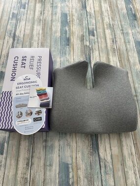 C Cushion Lab Pressure Relief Seat Cushion Memory Foam Contoured Gray NEW OPEN